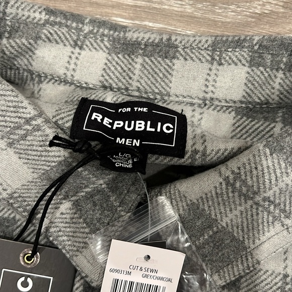 For the republic flannel. Grey. Size L. NWT - Picture 3 of 4